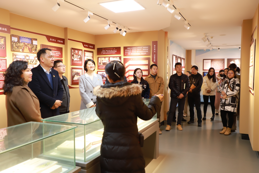 我会党支部参加严家地社区十一月党建联席会议活动