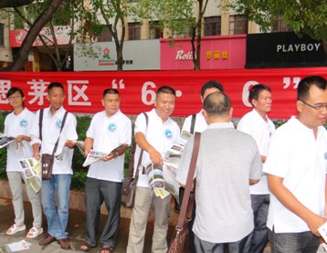 精心组织 注重实效 开展活动