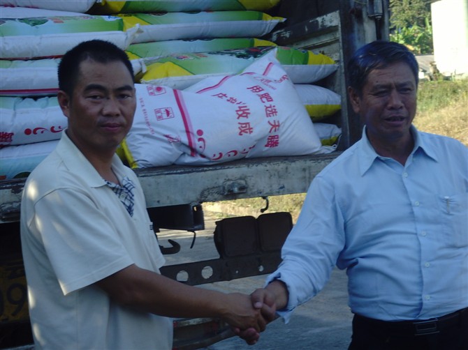 巩固禁种成果 会员无私奉献