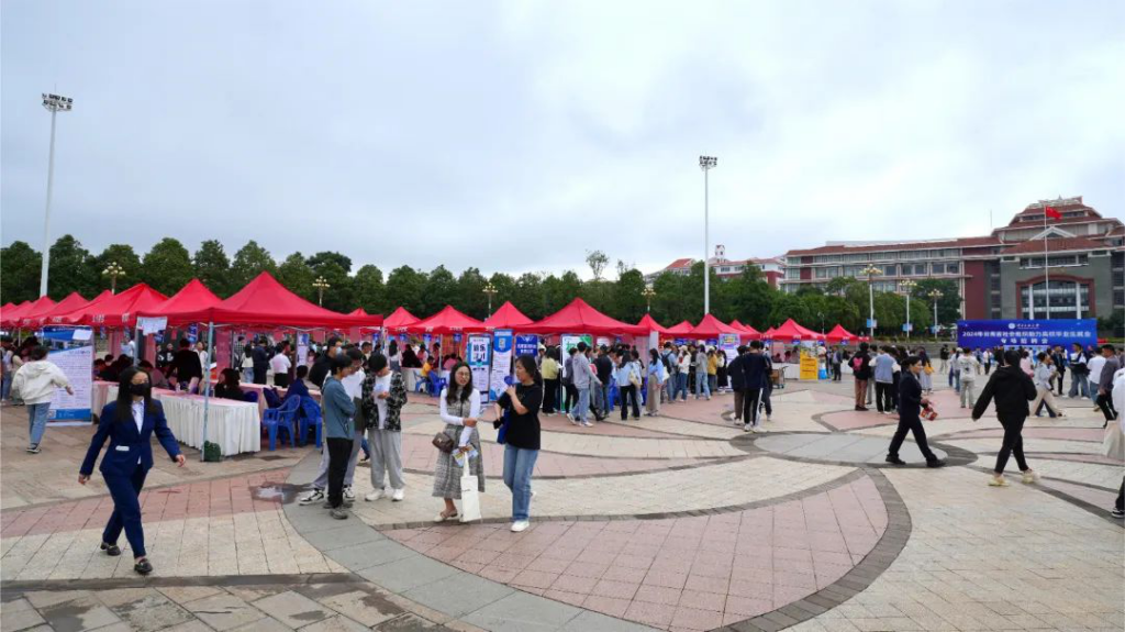 替代企业进校园  助力大学生就业–我会携会员企业参加“云南省第三届社会组织专场招聘会”