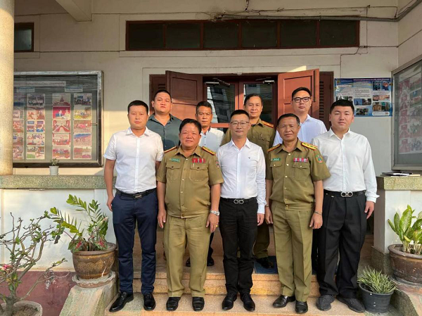 云南省替代种植发展行业协会与老挝国家禁毒委员会座谈