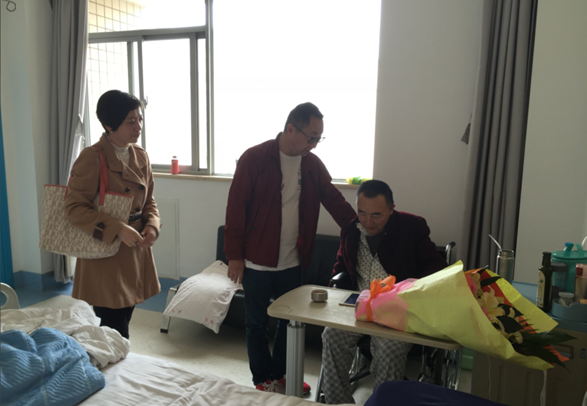 替代大家庭 真情暖人心