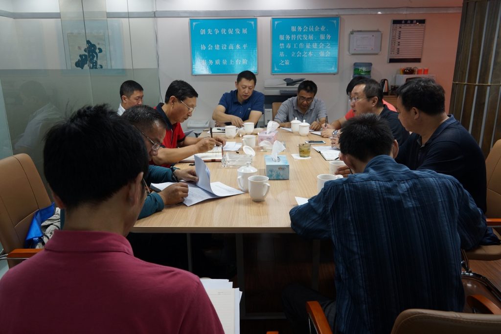 坚定信心 突出重点 顺势而谋 推进工作